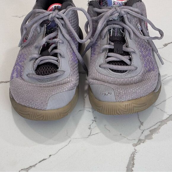 Nike | Kyrie Flytrap II Girls Size 2 Gray Purple Basketball Shoes AQ3413-003 - Picture 5 of 11